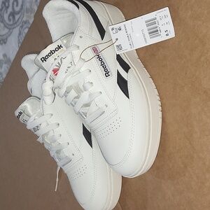 REEBOK NEW Women's Club C Double Revenge Shoes Size 8 1/2 . Off White and Black